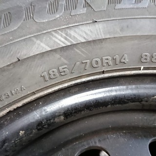 中古スタッドレスタイヤ　4本セット　鉄ホイール付きの画像