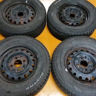 中古スタッドレスタイヤ　4本セット　鉄ホイール付きの画像