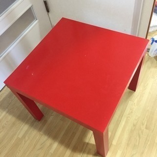 イケアのテーブル赤正方形、あげます。の画像