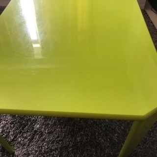 折りたたみテーブルの画像