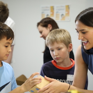小学生を子供にもつ親御様必見！！Genius Kids で英語でプログラミングの勉強！　英語、プログラミングの画像