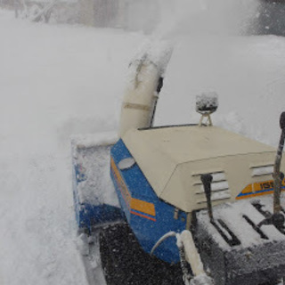 過疎地域での屋根の雪下ろしや除雪機での除雪作業は便利屋HOT伊藤まで − 北海道