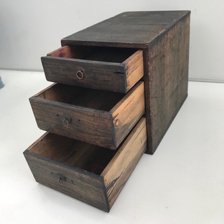 小箪笥三段抽斗【骨董品】高さ約23cm　卓上サイズの画像