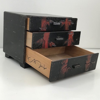 卓上小箪笥【骨董品】赤竹柄の画像