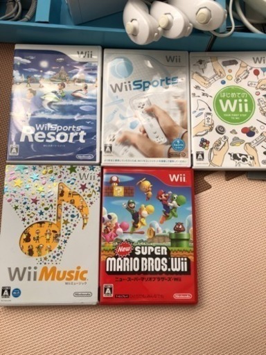 Wii本体 リモコン3本・ヌンチャク4本・ソフト5枚