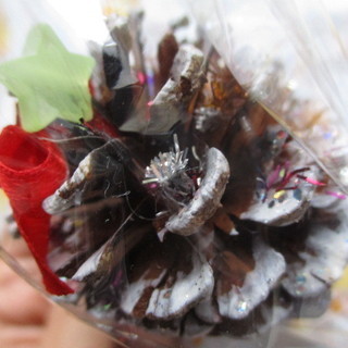 【最終値下げ　処分品】　ミニサイズ　まつぼっくり　クリスマス　ミニツリーの画像