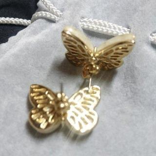 新品未使用 蝶々のピアスの画像