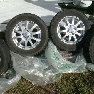 中古スタッドレスタイヤ（アルミ付き）新品同様  4本SET   165/65R13 軽自動車用の画像
