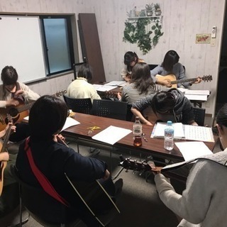 ギター／ウクレレ 弾き語りサークルJUNK  大阪 社会人 学生 女性 初心者大歓迎 - 大阪市
