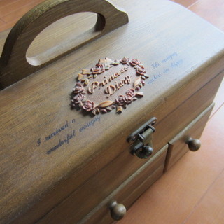 木製のお裁縫箱　少々難ありの画像