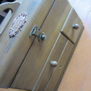 木製のお裁縫箱　少々難ありの画像