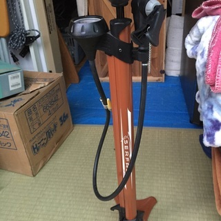 美品　SERFAS(サーファス) 自転車 高圧空気入れ エアフロアポンプ 仏式/米式/英式/ボール/ボートバルブアダプター FP-200の画像