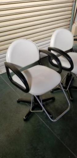 カット椅子