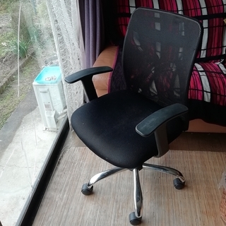 オフィスチェア　メッシュ生地 