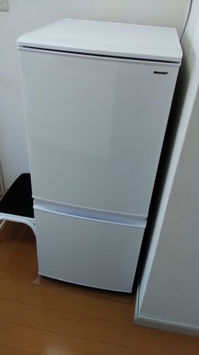 冷蔵庫　シャープ　SJ-DA14D-W　使用6ヵ月　臭い・汚れなしの新品同様