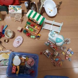 ★値下げしました★<中古>シルバニアファミリー赤い屋根の大きなお家★家具多数★八百屋★ICE★洋服の画像