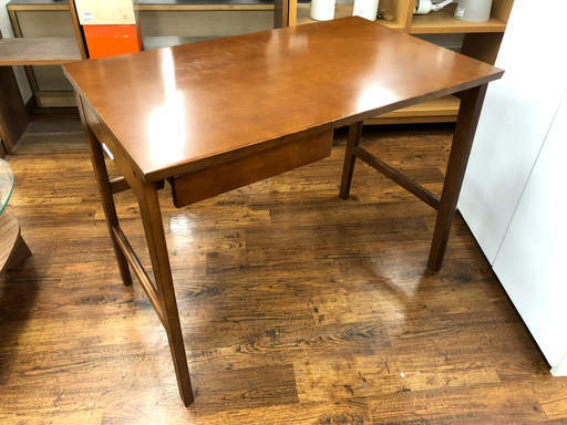 カリモク60のライティングデスク