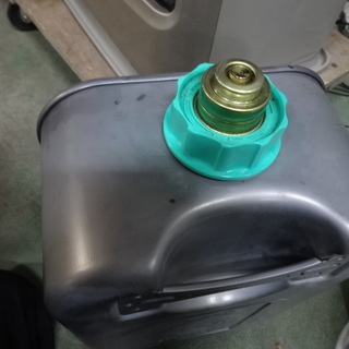 西１９０　三菱　石油ファンヒーター　KD-D52B　タンク容量９L　主に～１８畳の画像