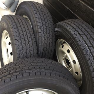 お話し中【中古バリ山】軽四タイヤ・ホイールSET スタッドレス 145/80R12