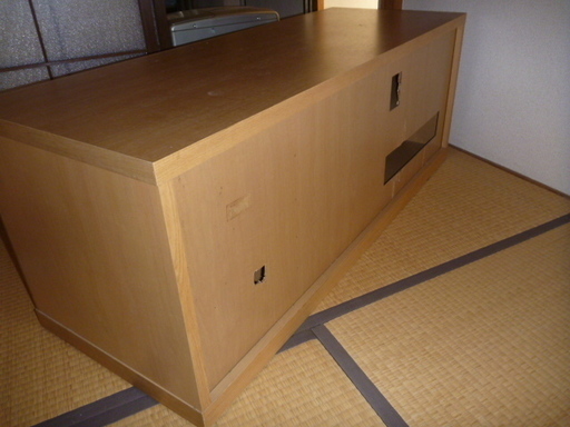 中古品。木製テレビ台