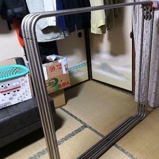 ステンレス製の物干しです。直接引き取り希望。