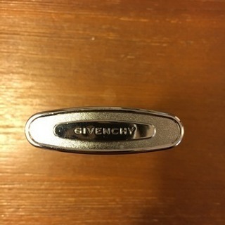 GIVENCHY携帯吸い殻入れの画像
