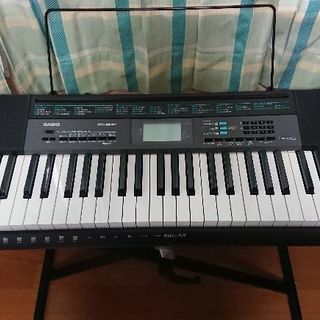 CASIOの電子キーボードです