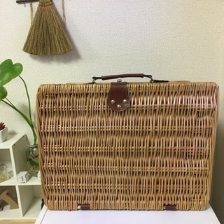 籐のピクニックバスケット