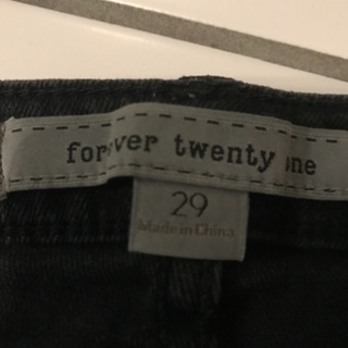 Forever 21 ダメージ加工 black パンツの画像