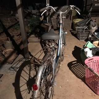 後ろのタイヤがパンクしてる自転車 26インチ