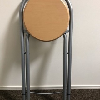 折りたたみチェア 座面高さ 59.5cm  座面サイズ 正円 30cm  足掛けの部分に補修箇所ありの画像