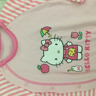 美品 ほぼ未使用品 キティちゃん HELLO KITTY サンリオ 80サイズ カバーオール 帽子付きの画像