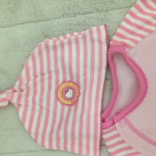 美品 ほぼ未使用品 キティちゃん HELLO KITTY サンリオ 80サイズ カバーオール 帽子付きの画像