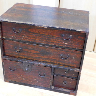 真田家　江戸時代の箪笥　アンティーク家具　使いやすいサイズ