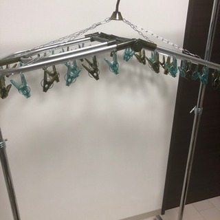 洗濯物を干す的な物。
