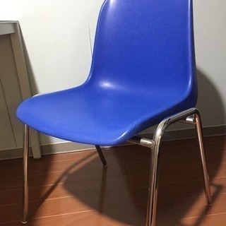最終お値下げ！あざやかなブルー パイプ椅子