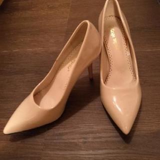 ピンヒールパンプス　ベージュ