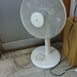 小型冷蔵庫、扇風機