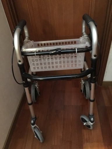 歩行器 大人用 室内用