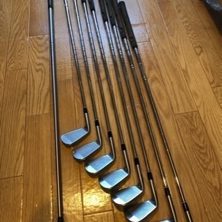 SRIXON スリクソンのゴルフバッグセットです。の画像