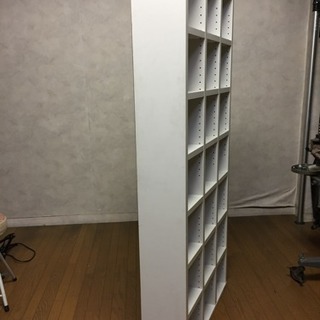 白い棚の画像