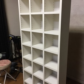 白い棚の画像