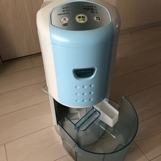 日差しの弱い季節に洗濯物を乾かす除湿機