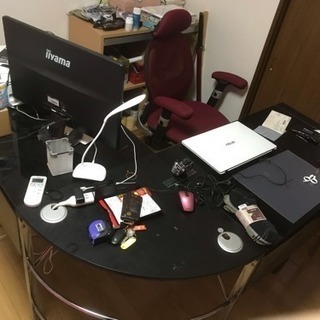 L型テーブルと椅子