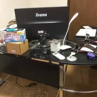 L型テーブルと椅子の画像