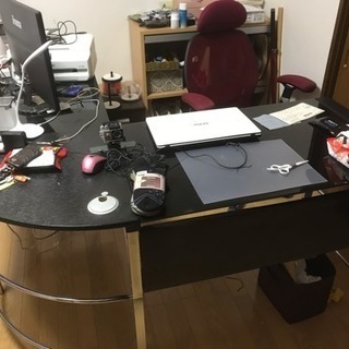 L型テーブルと椅子の画像