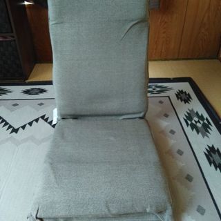 ニトリの座椅子（ウサギ総柄カバー付き）の画像