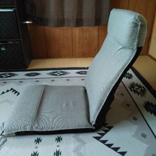 ニトリの座椅子（ウサギ総柄カバー付き）の画像