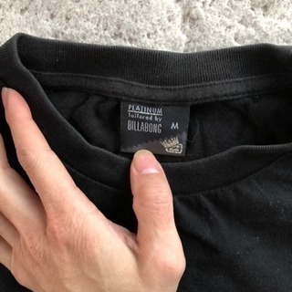 ビラボン Tシャツ  黒金  値下げしましたの画像