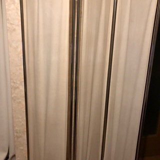 オフホワイトの帆布のパーテーションさしあげます